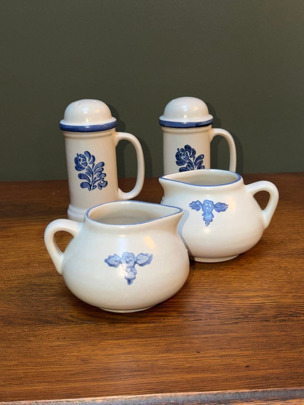 Set of 4 Vintage Pfaltzgraff Yorktowne Creamers and Shaker Set